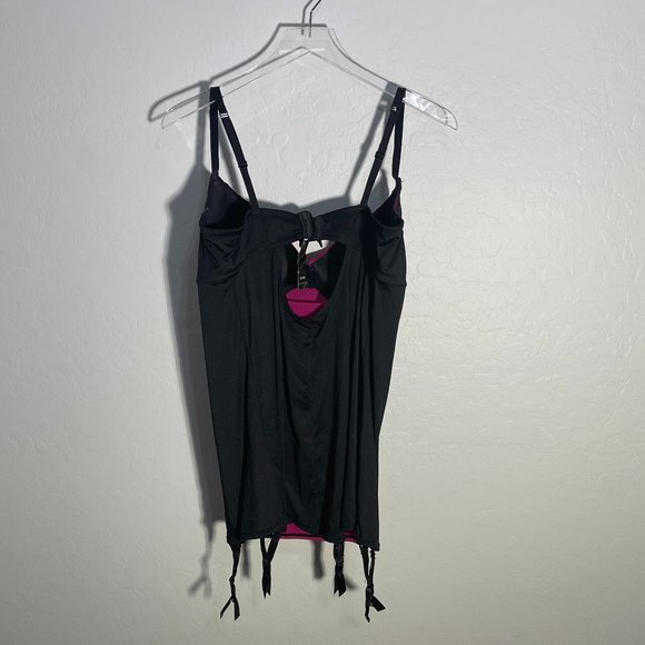 *SOLD* Torrid Fuchsia and Black Underwire Chemise w/ Garter 2 2X 18/20 - Picture 7 of 8